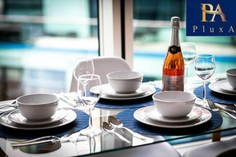 Pluxa Azure Cubic - Azure Cityview, Corporate Stays Welcome Birmingham Exterior foto